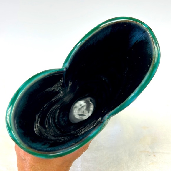 Mid Century Modern BLUE MOUNTAIN POTTERY tall leaf vase - Picture 8 of 11